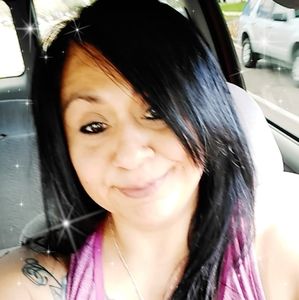 Meet your Posher, Lora